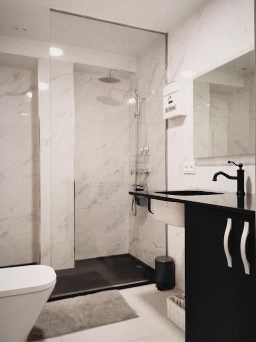 Center Wifi Parking Free Apartment Granada Bagian luar foto